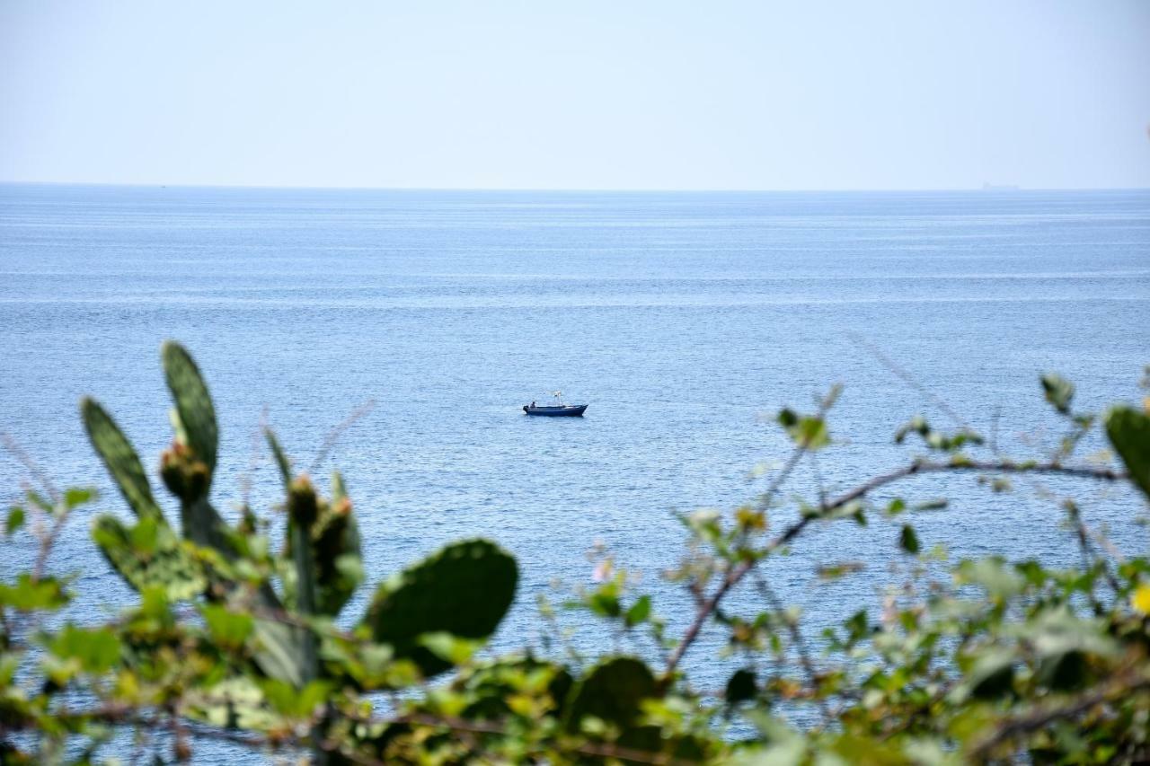 أتشيريالي Riviera Degli Eucalipti - Cottage In Riva Al Mare المظهر الخارجي الصورة